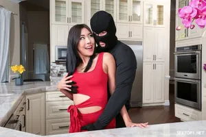 Cô ấy thích cưỡi một anh chàng và bị xuất tinh vào mặt theo góc nhìn của cô ấy