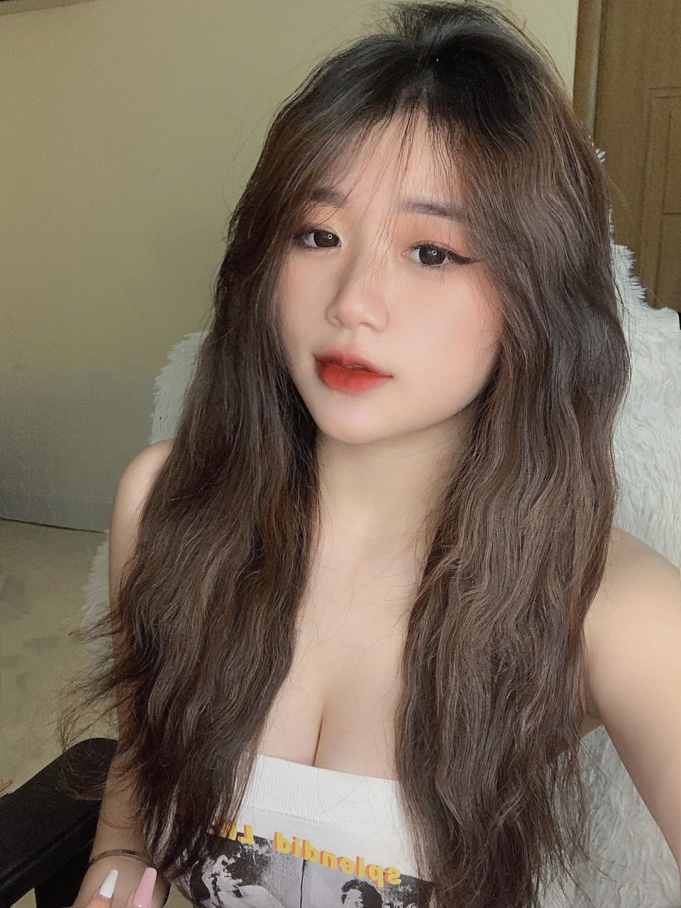 Phang lồn con dâu dễ thương bím hồng